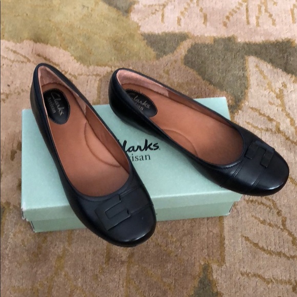 clarks black leather flats